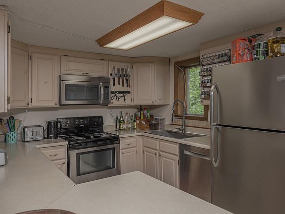4th image of 4272 Birch Ln