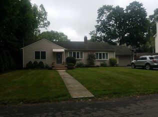 4 Montana St, Huntington, NY 11743