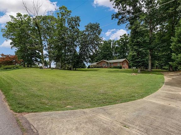 3rd image of 231 Chickasaw Dr