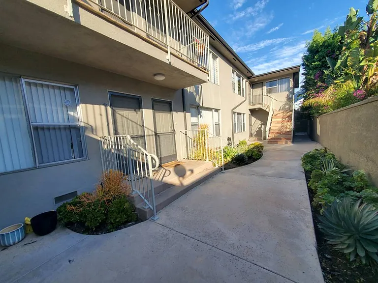 330 Orizaba Ave #7 — Photo 16