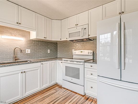 5th image of 7362 S Chestnut Commons Dr