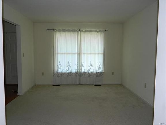4th image of 23 Stone Creek Ct