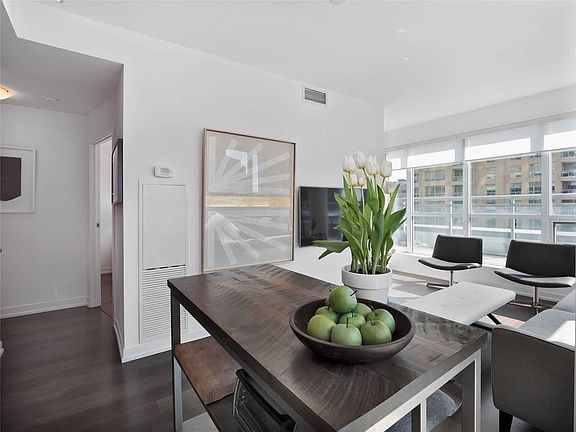 4th image of 98 Lillian St #525