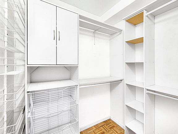 4th image of 245 E 35th St #10