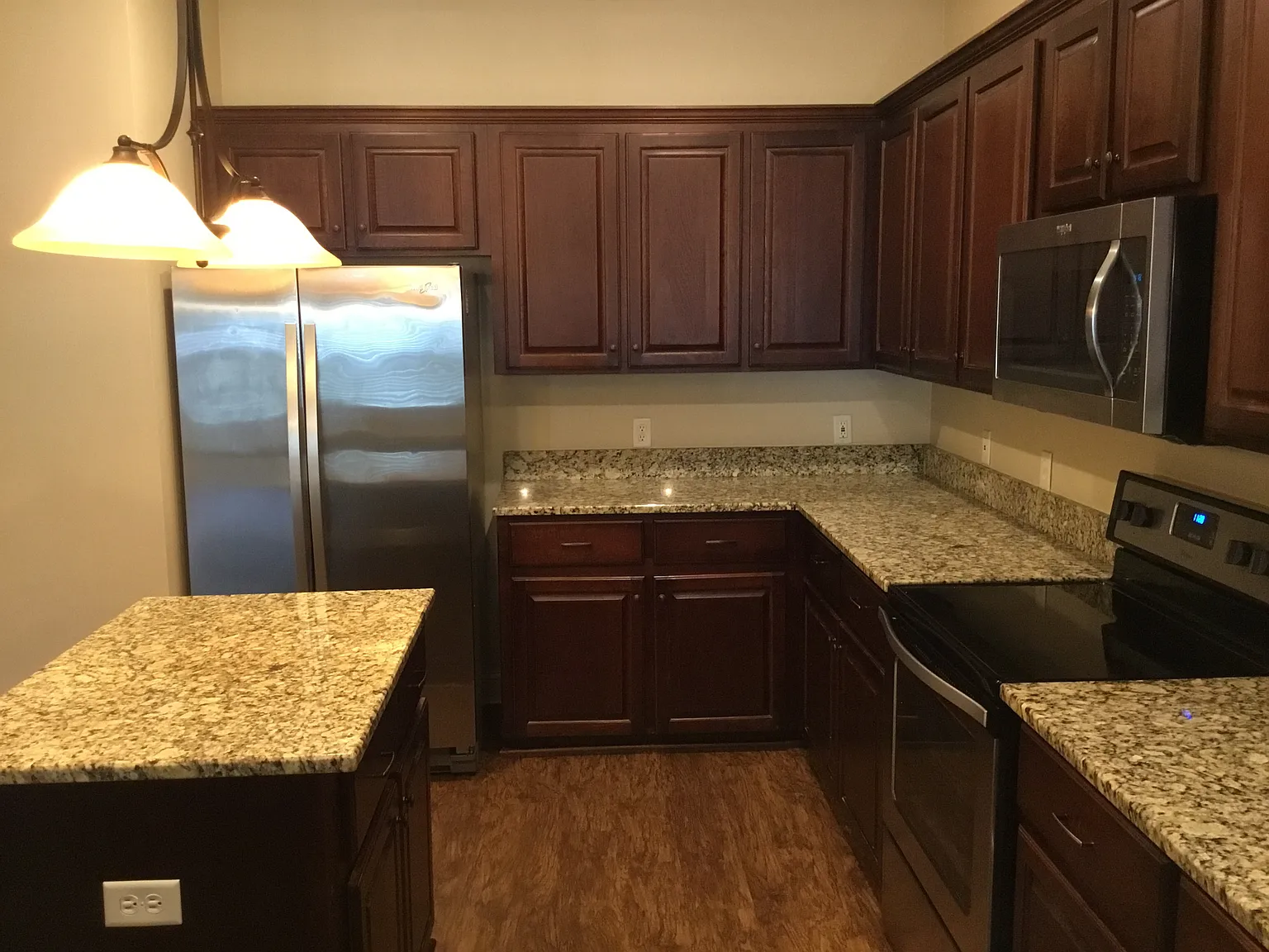 4 bed, 3.5 bath, 2081 sqft, $2,640 — Photo 3