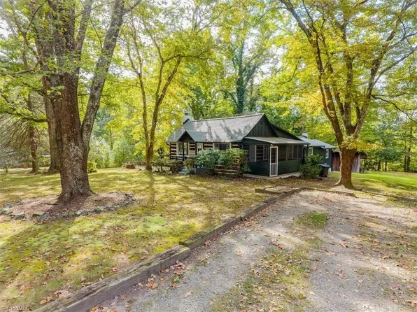 65 Robinhood Cir, Winston Salem, NC 27106