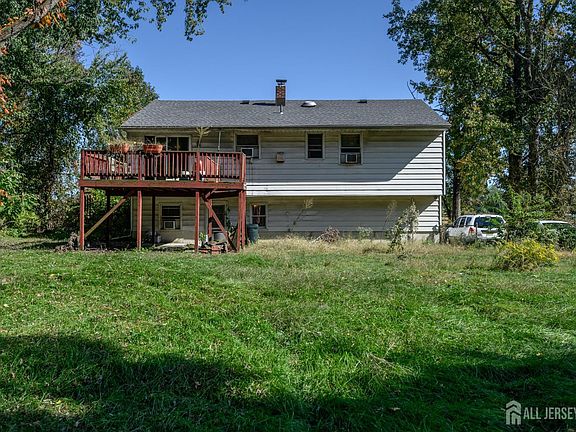 3rd image of 25 Applegate Ln