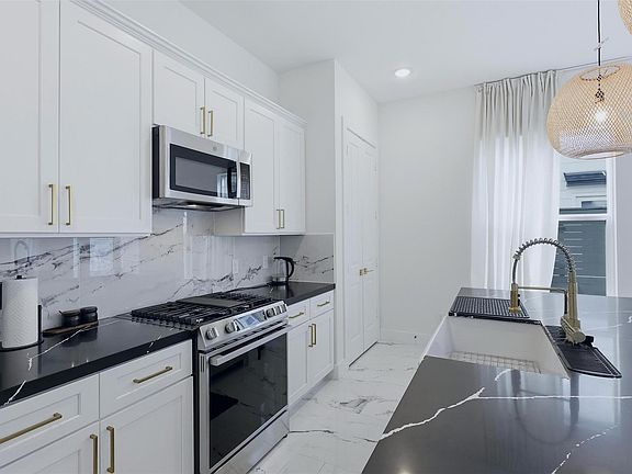 5th image of 6559 Sealey St