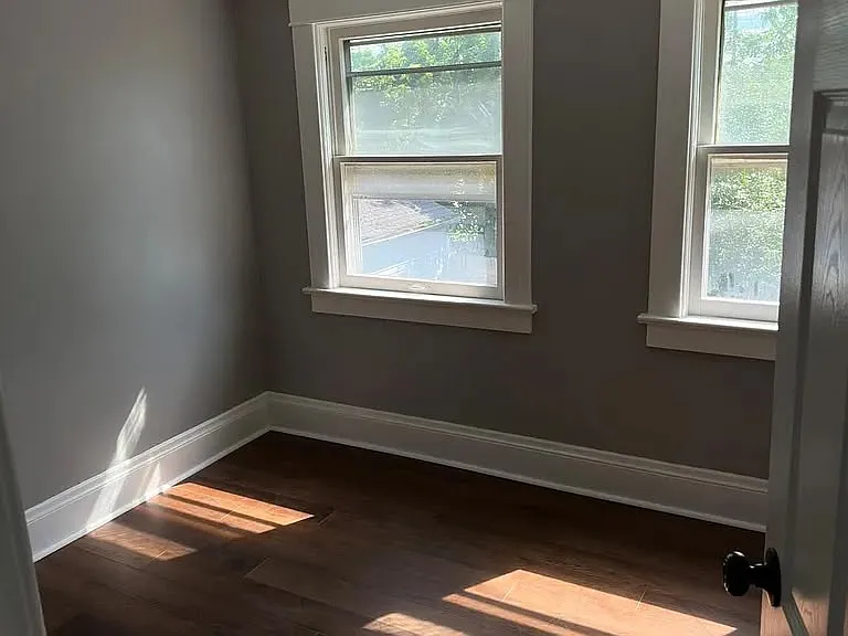 3 bed, 870 sqft, $900 — Photo 3