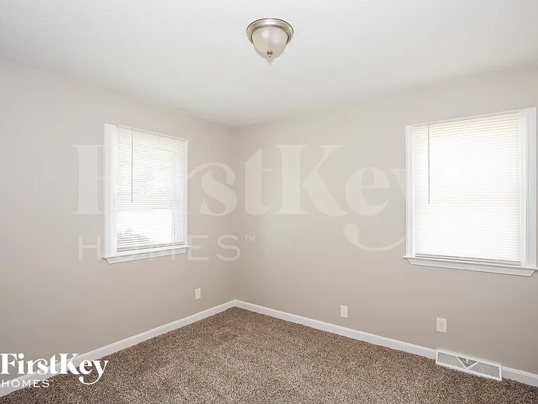 940 Ridgeway Dr — Photo 13