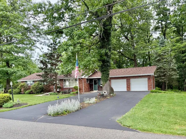 247 Arrowhead Ln, Breinigsville, PA 18031