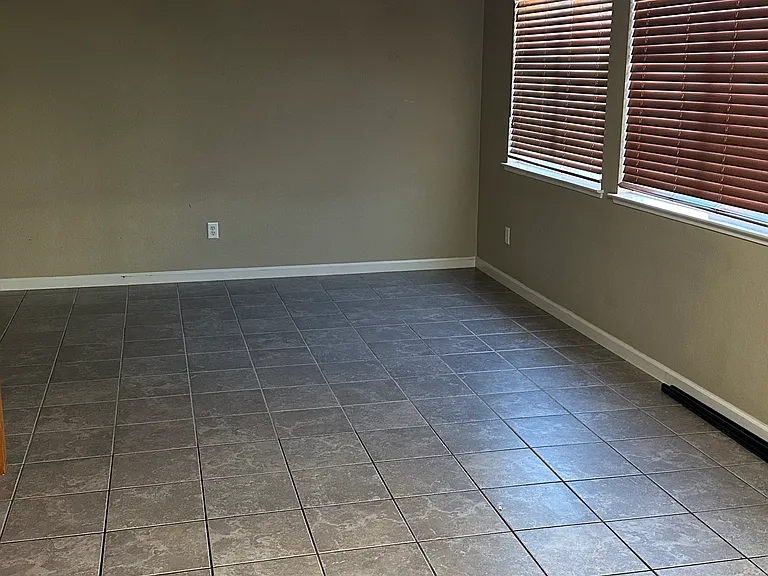 1474 Lions Den St — Photo 3
