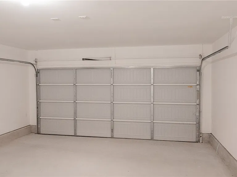 5689 Fox Bluff Dr — Photo 20