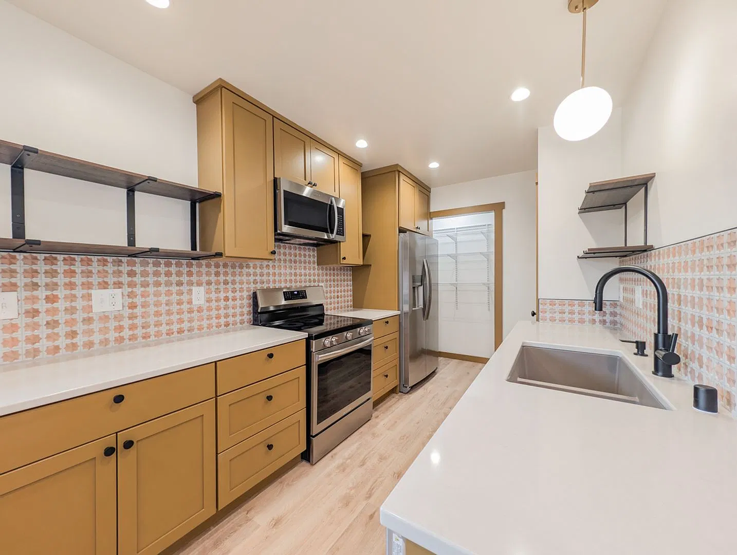 **Move-In Special** Beautifully Renovated 1 Bed, 1 Bath with W/D & Modern Finishes! — Photo 4