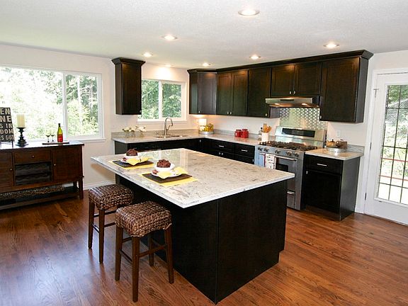 5th image of 10717 Glenwood Dr SW