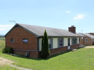 142 Greenview Dr, Staunton, VA 24401