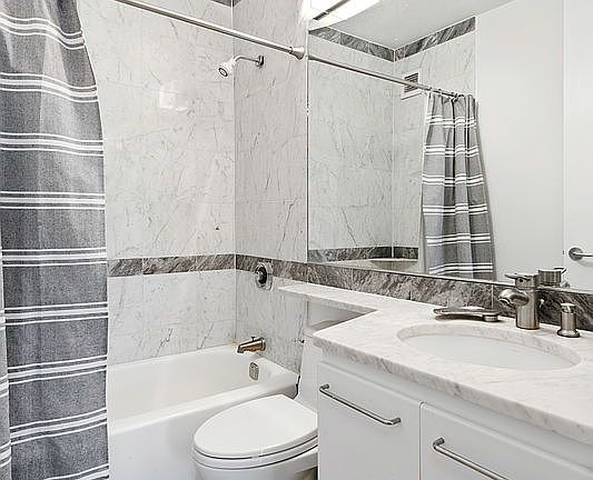 4th image of 500 W 43rd St APT 31B