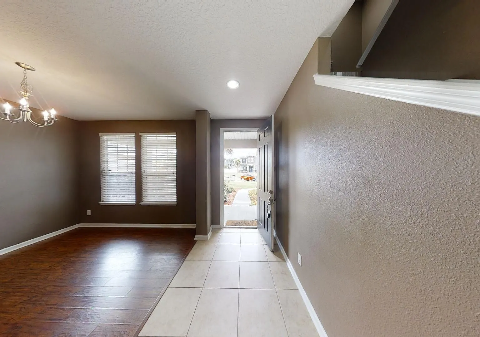 Beautiful Home — Photo 2