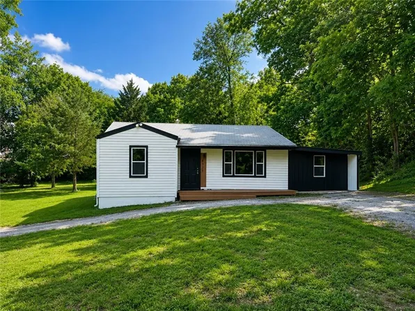 6721 NE 52nd St, Kansas City, MO 64161