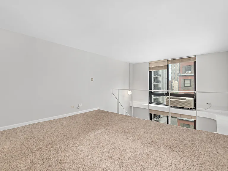 1221 N Dearborn Pkwy #806S — Photo 9
