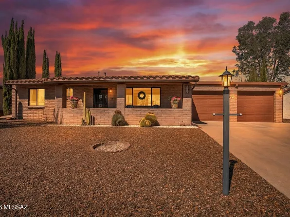 111 E La Espina, Green Valley, AZ 85614