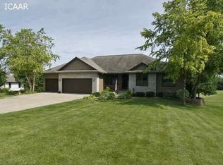 4027 Arrowhead Ln NE, Solon, IA 52333