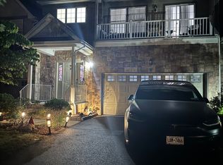 18 Clearwater Ct, Beacon, NY 12508