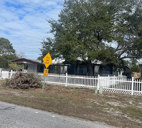 3rd image of 2320 Grand Oaks Ln