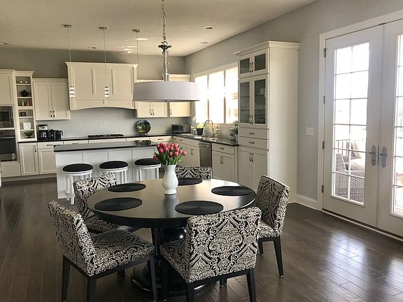 Kitchen/Casual Dining
