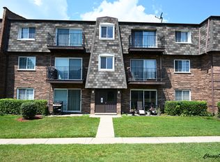 9381 Bay Colony Dr APT 3S, Des Plaines, IL 60016