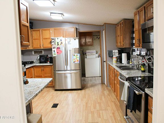 3rd image of 238 Hanging Rock Rd