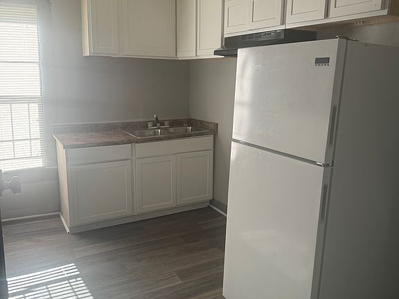 2nd image of 506 W Franklin Ave
