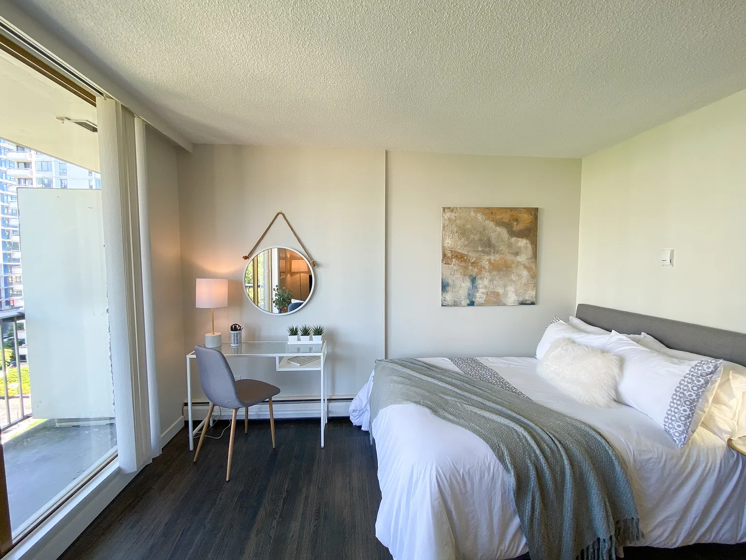 1580 Haro — Photo 4