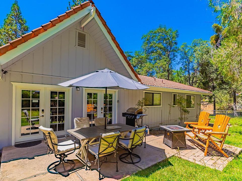 1st image of 42395 Maples Ln