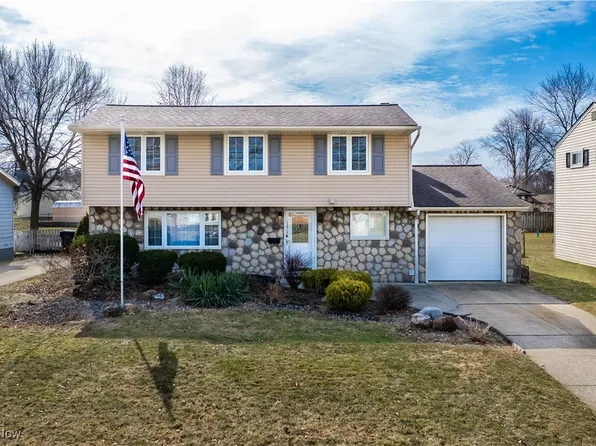 13915 Heatherwood Dr, Brookpark, OH 44142