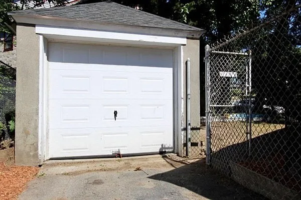 20 Orlando Ave — Photo 2