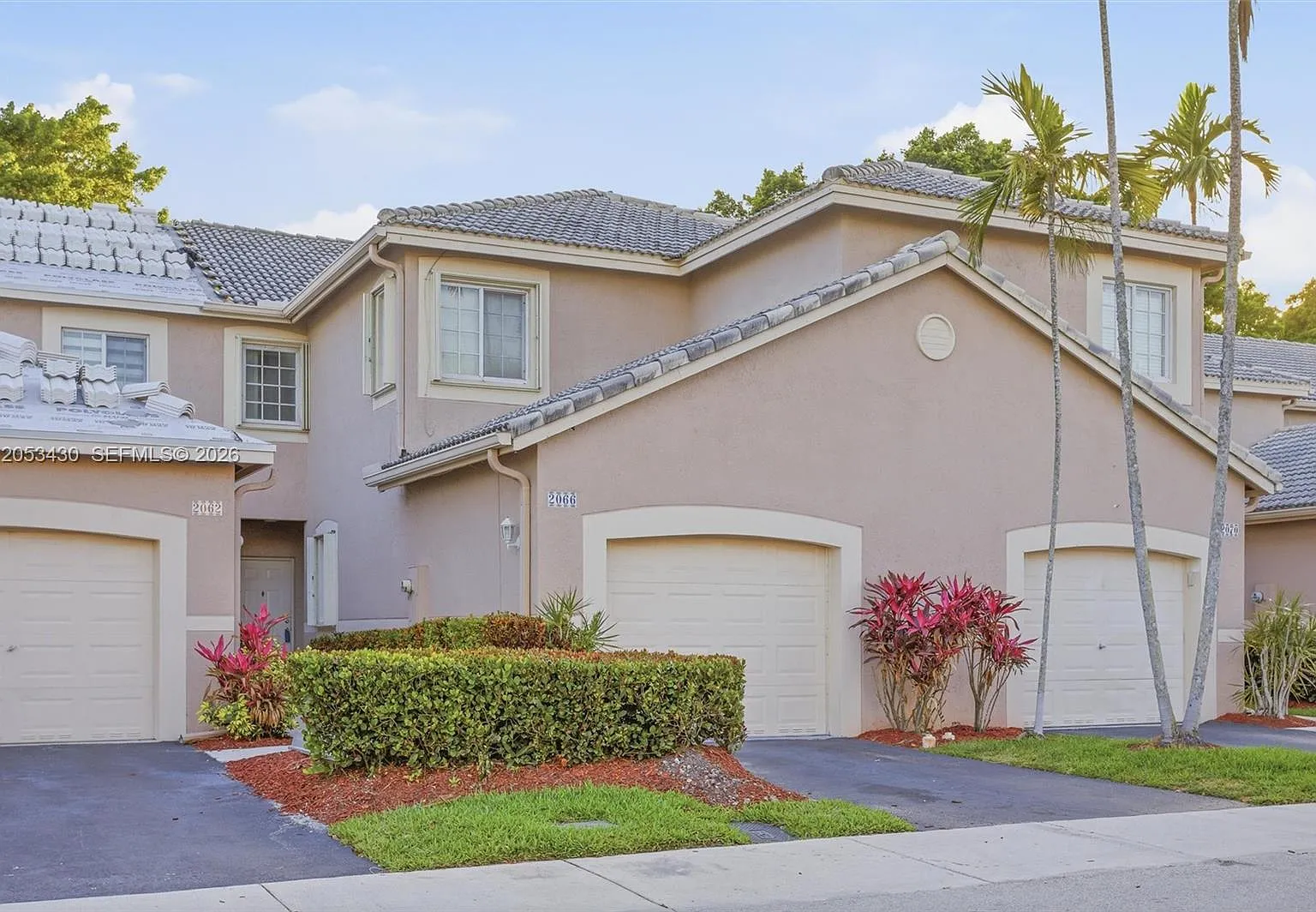 Sectors 3 & 4 Boundary Pl — Photo 1