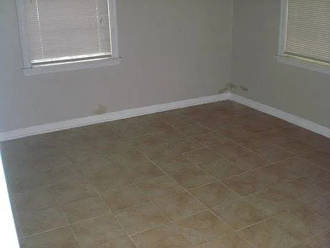 625 NW 10th Ave — Photo 11