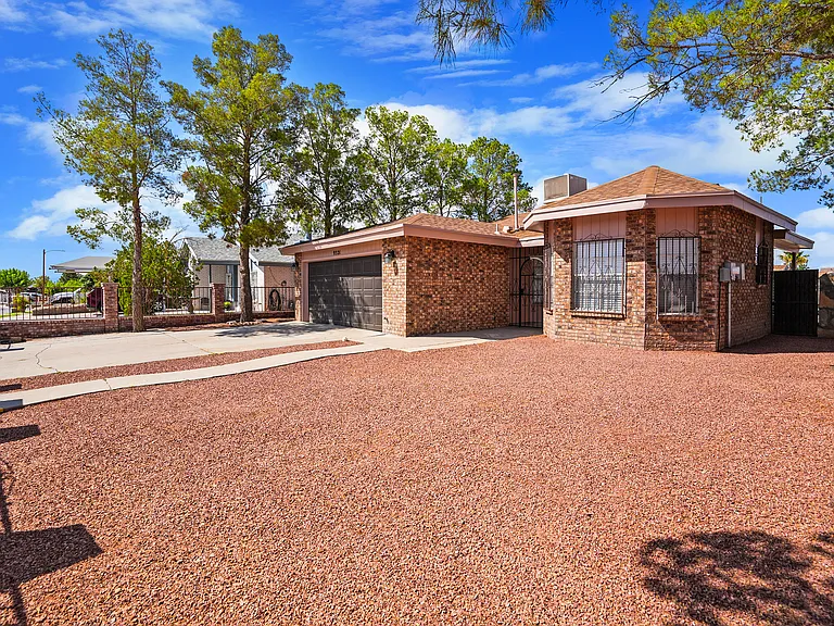 9321 Chantilly Dr — Photo 3