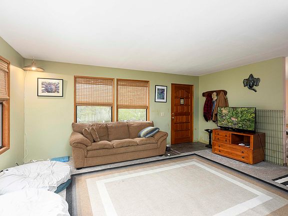 3rd image of 3866 Placer Rd