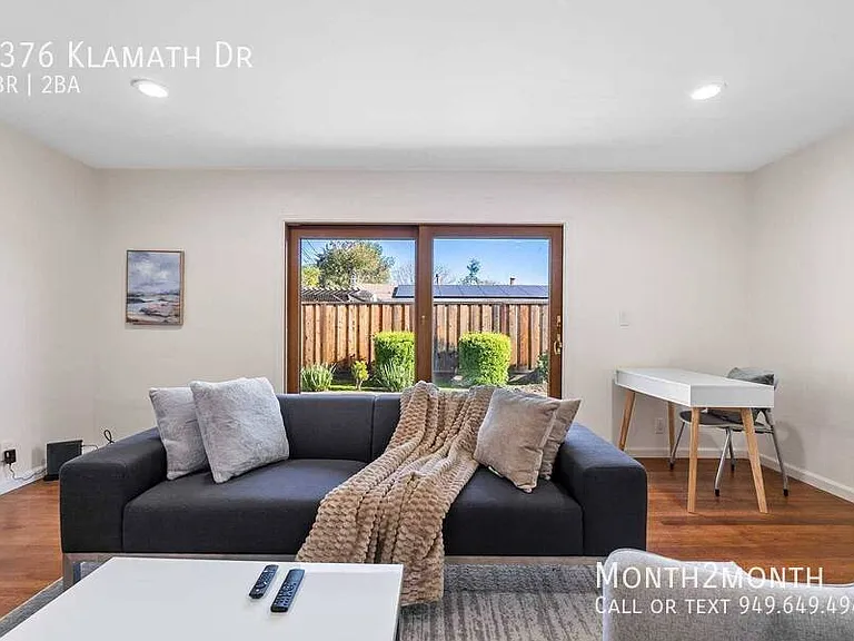1376 Klamath Dr — Photo 2