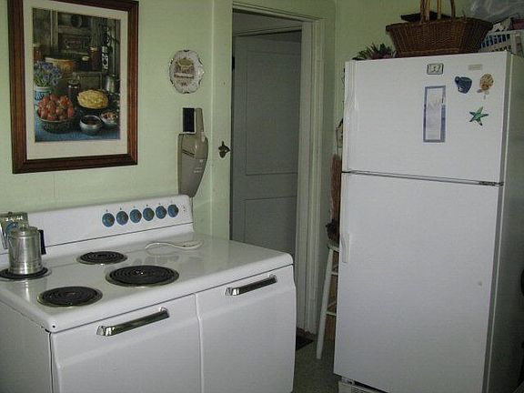 3rd image of 1201 Oakgrove Ave
