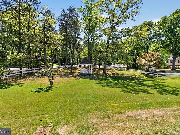 2nd image of 420 Edgemere Dr