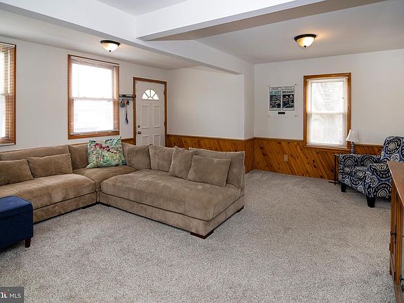 4th image of 211 Chestnut St