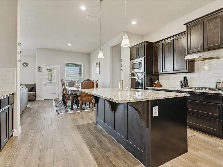 1012 Kensington Way — Photo 12