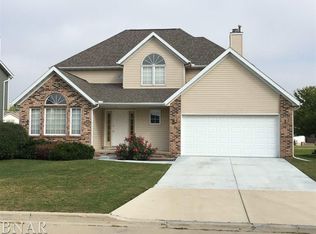 6 Prenzler Dr, Bloomington, IL