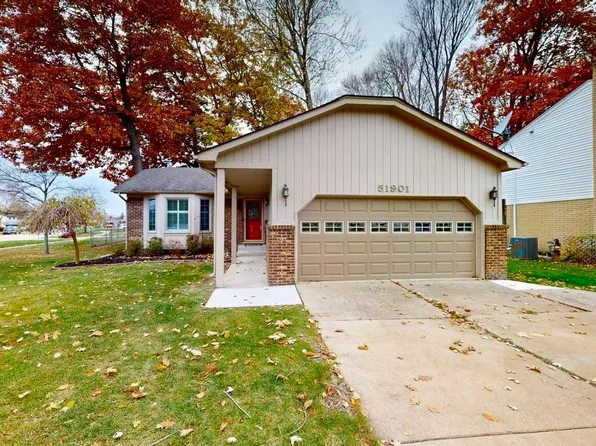 51901 D W Seaton Dr, Chesterfield, MI 48047