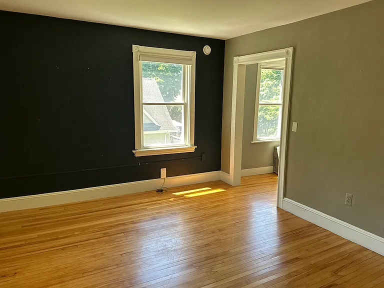 28 Saint George St #3 — Photo 2