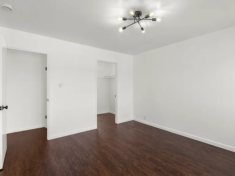 The Edgeworth Apartments — Photo 23