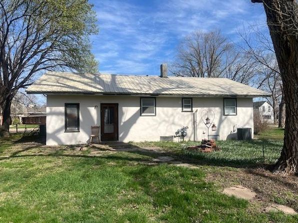 615 N Locust St, Red Cloud, NE 68970